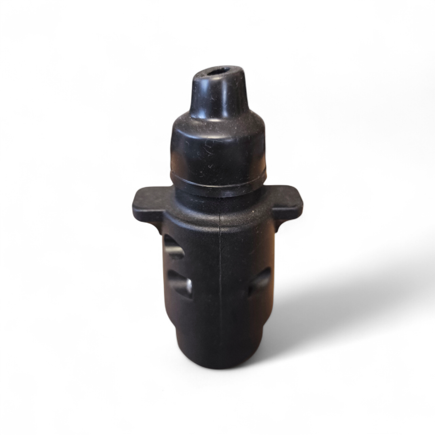 R-96 Enchufe macho negro